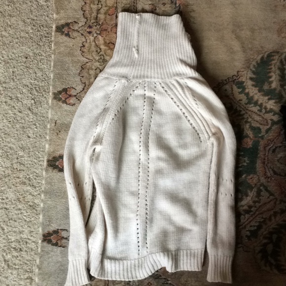 Tulip Cut Ann Taylor Loft Sweater - Picture 9 of 9